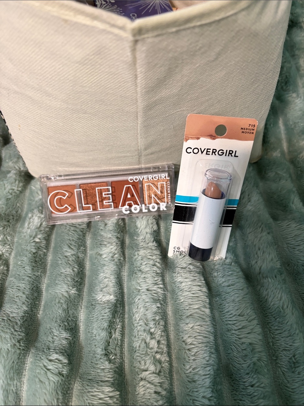 COVERGIRL Bronze Eyeshadow & medium concealer Duo